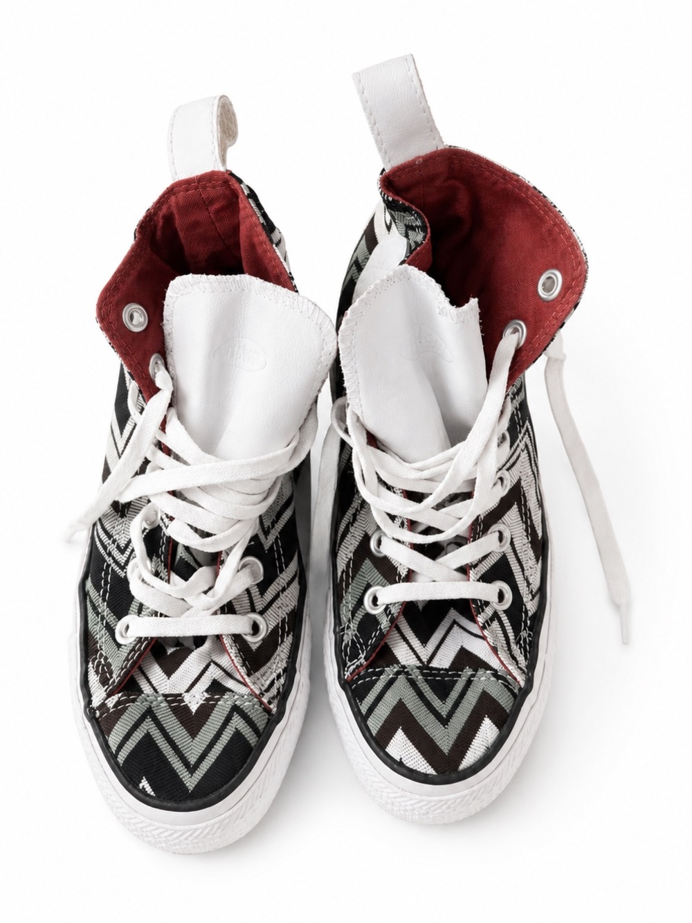Converse Missoni High-Top sneakers white and black zigzag patterned canvas.